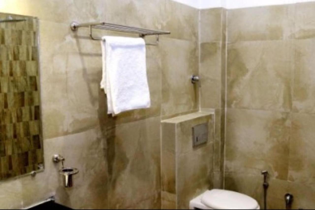 Hotel Kamad Giri,Udždžain Exteriér fotografie