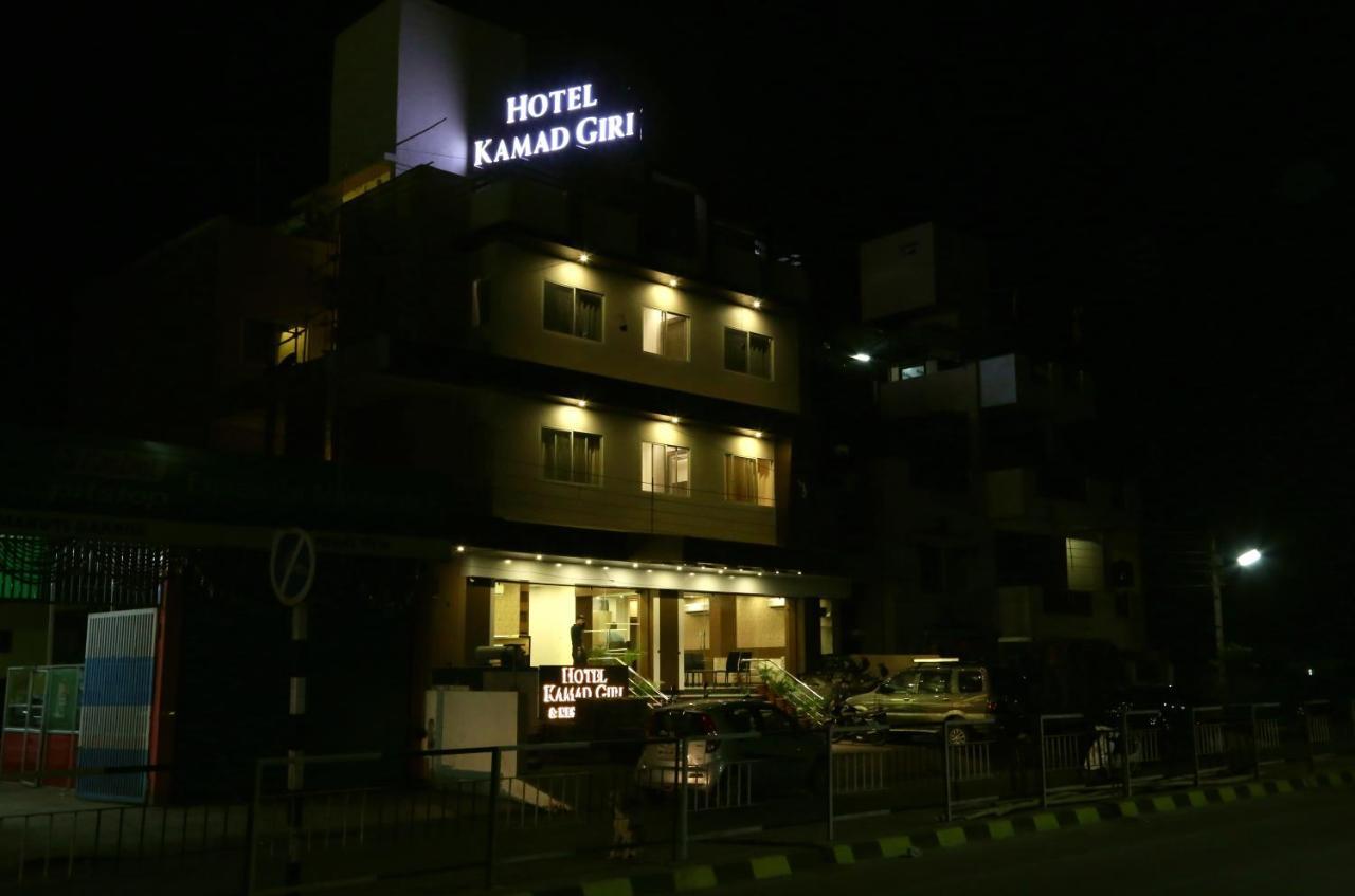 Hotel Kamad Giri,Udždžain Exteriér fotografie